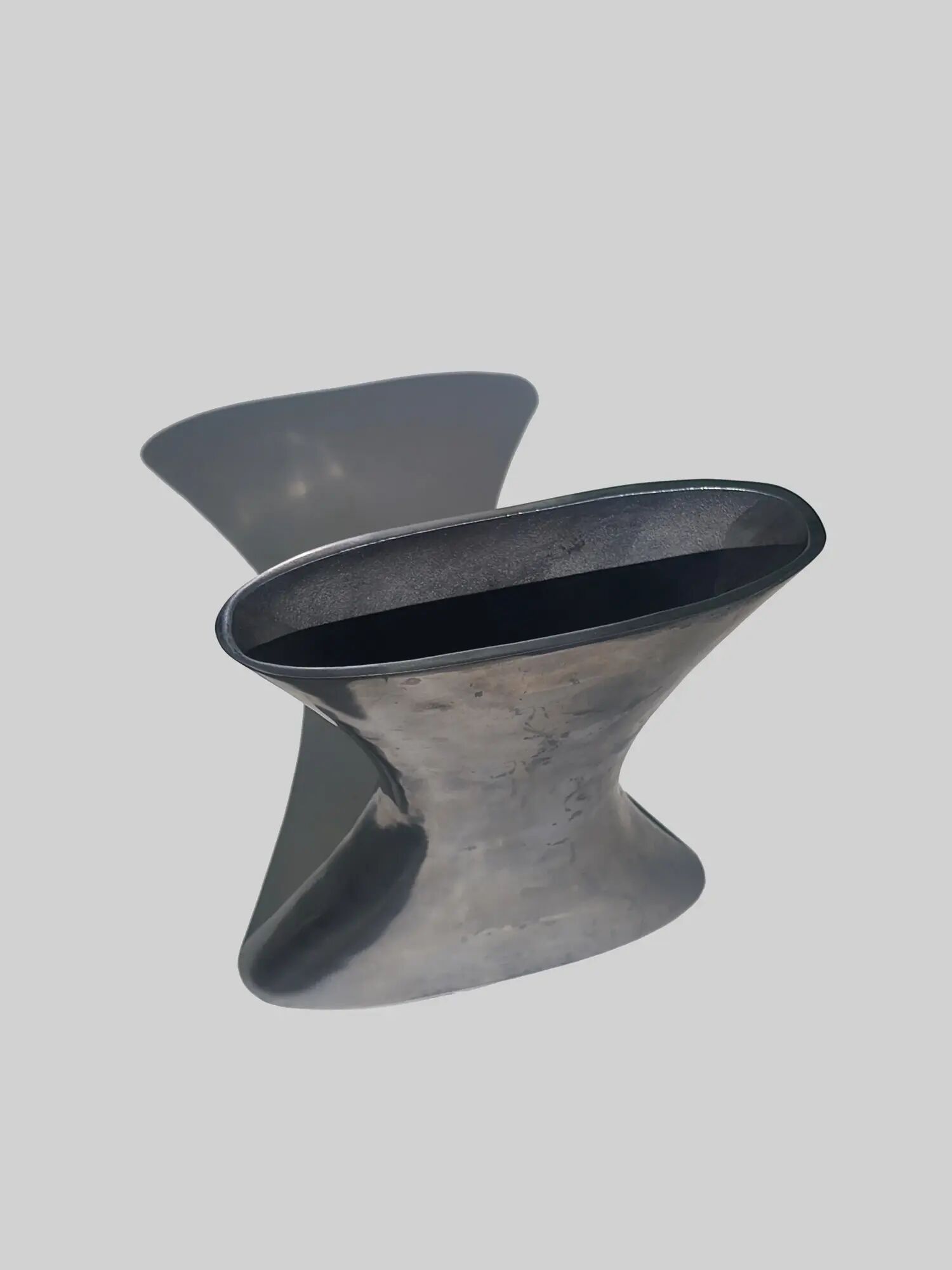 Vase sculptural