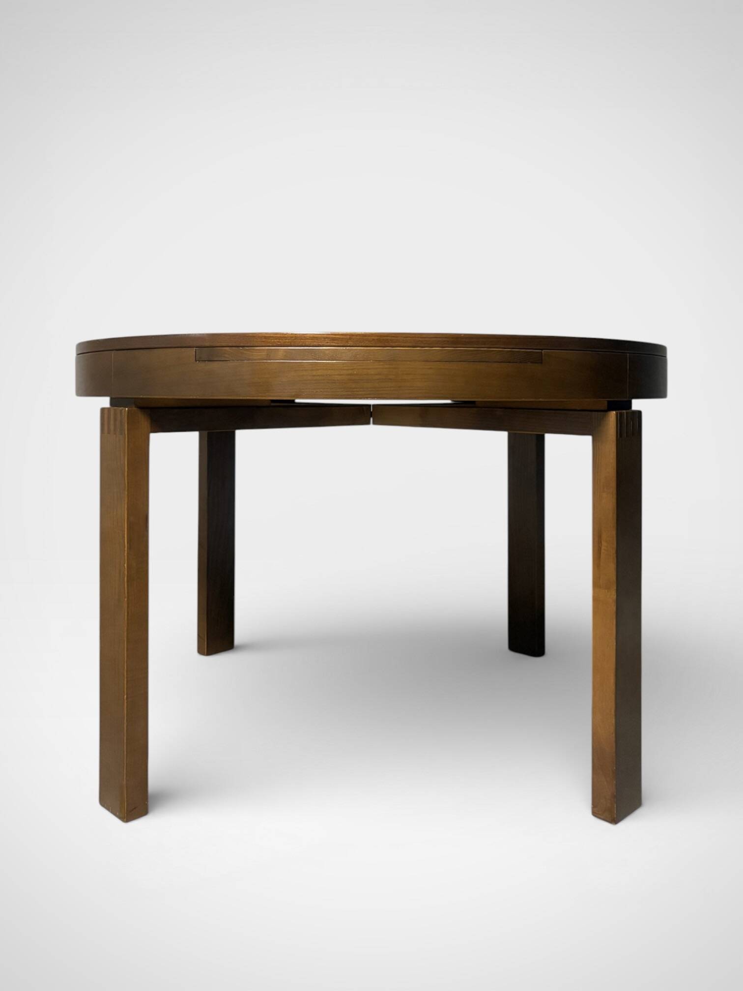 round brutalist extendable dining table from the 60s/70s