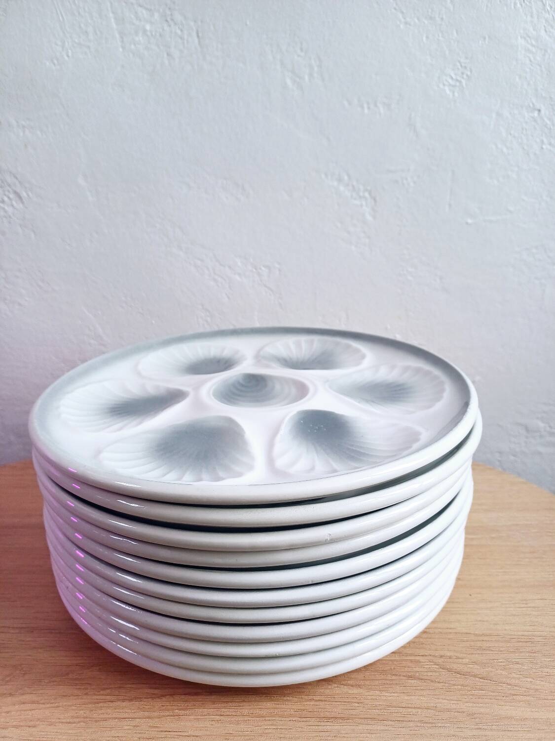 Set of 11 + 1 oyster plates Moulin des Loups