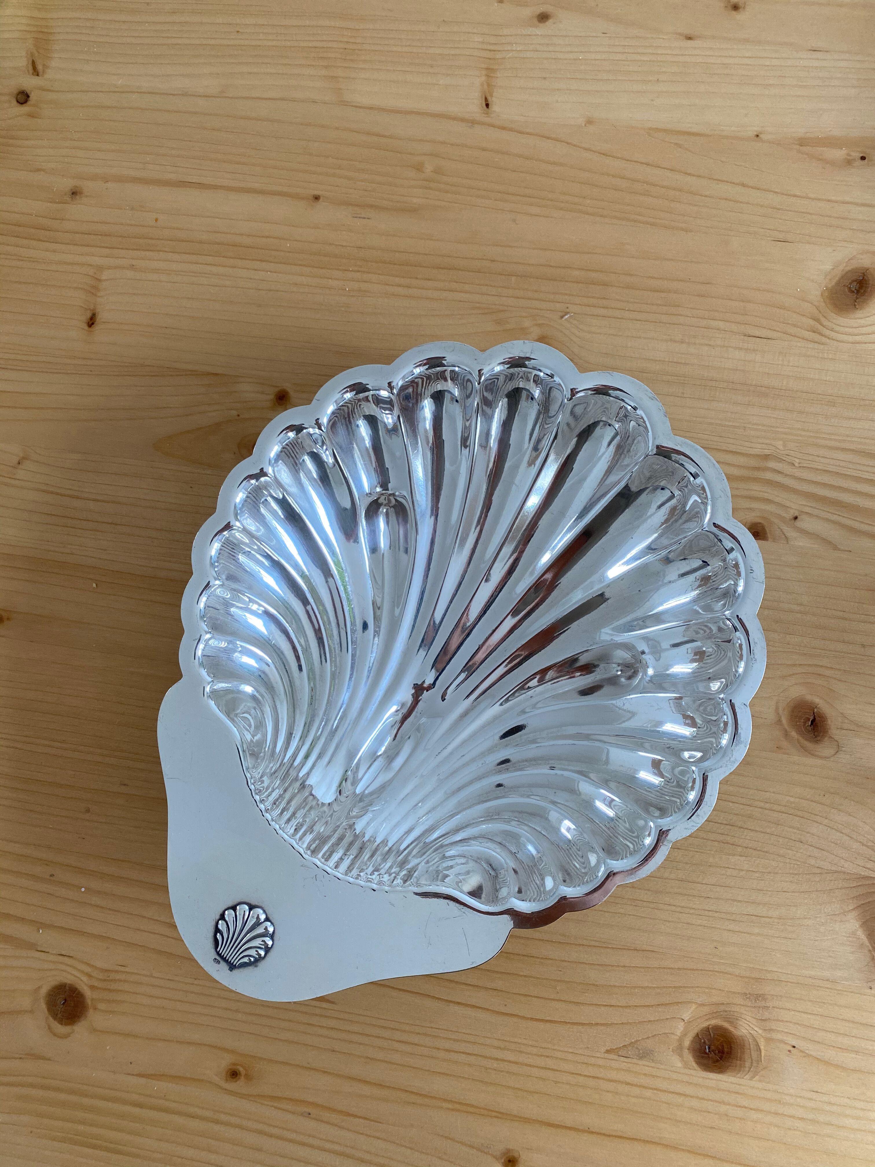 Silver metal cup form shell