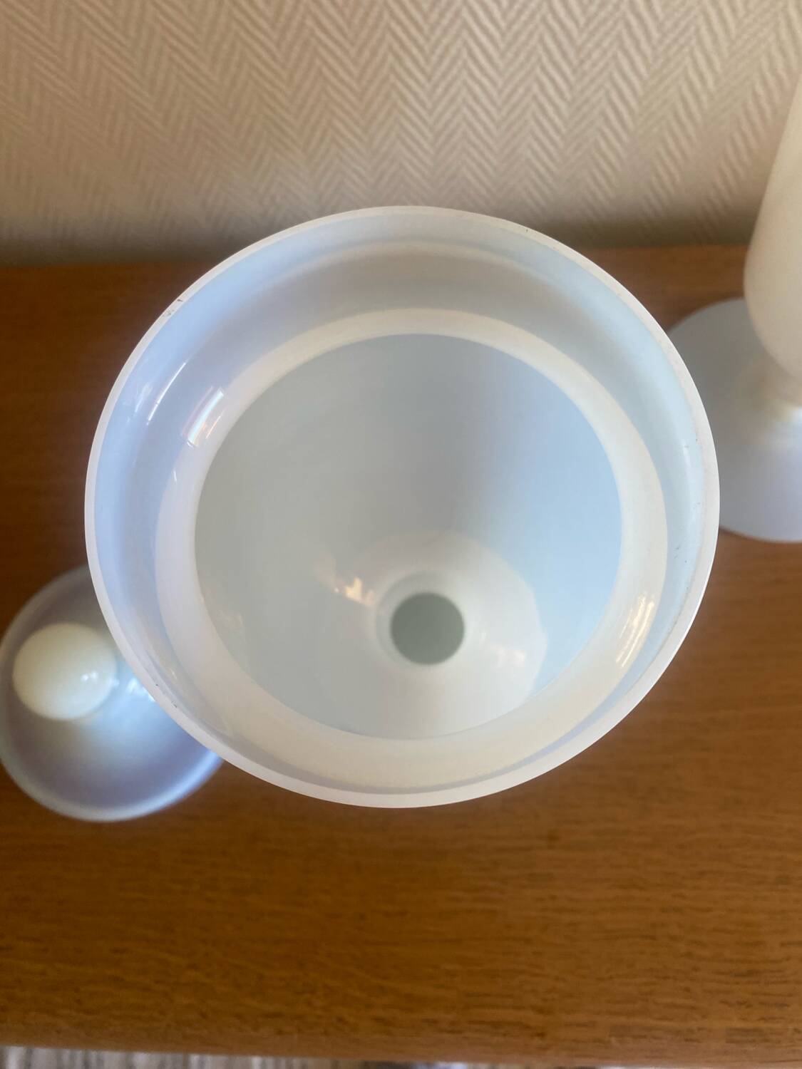 Vase et bonbonnière vintage en opaline blanche