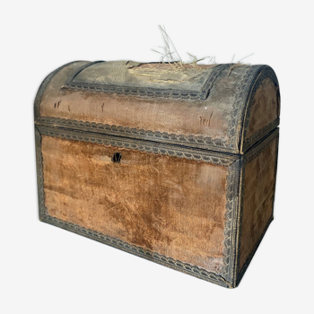 Old trunk with domed doll to restore miniature late nineteenth century