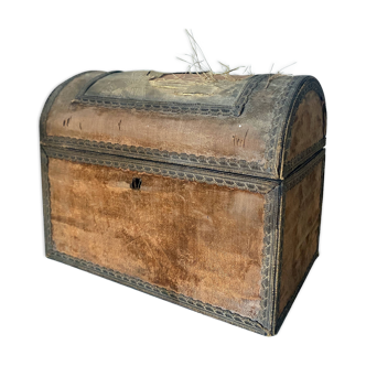 Old trunk with domed doll to restore miniature late nineteenth century