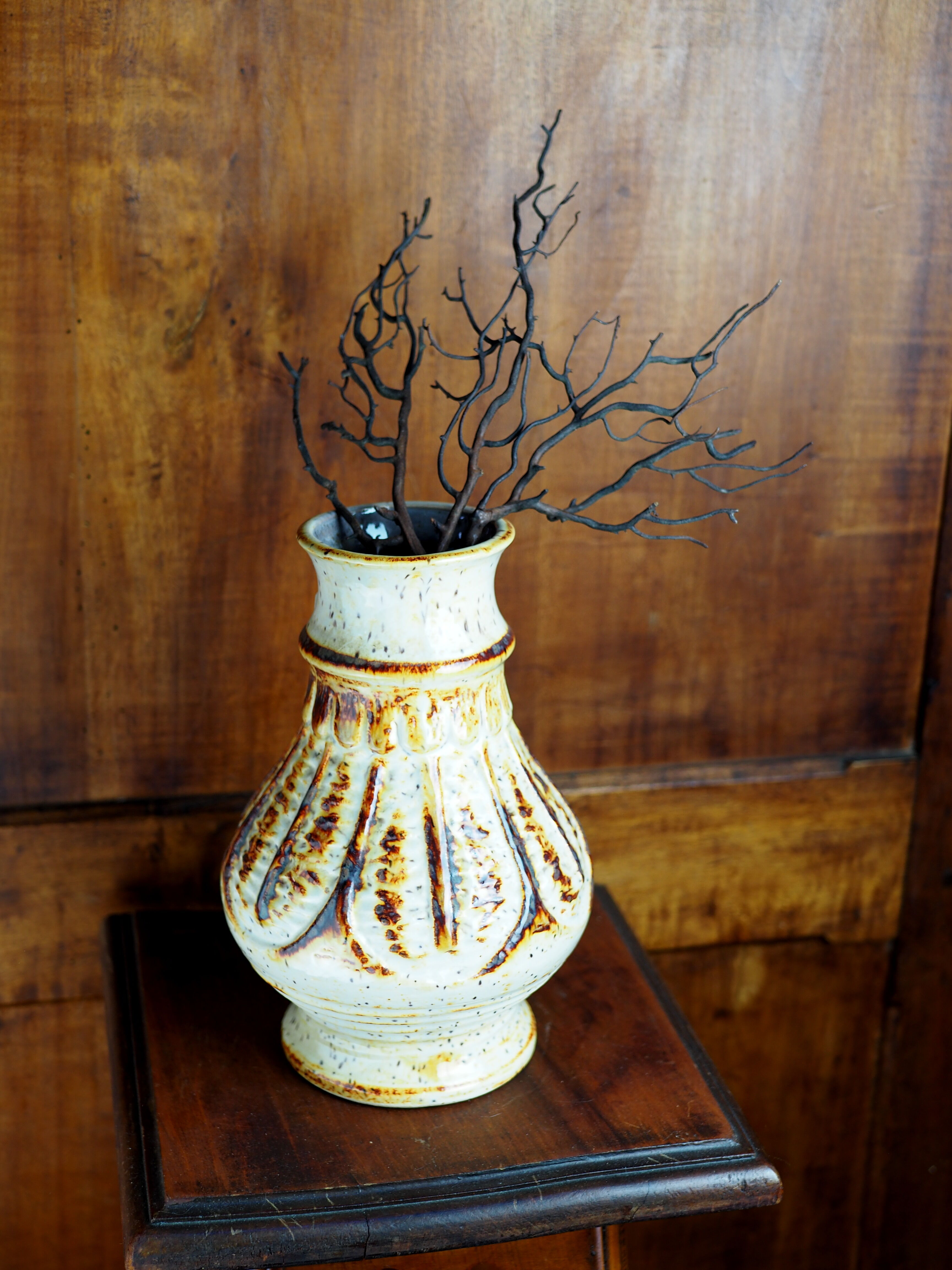 Ribbed vase with caramelized glaze; "581/22" - west German ceramics - 70s