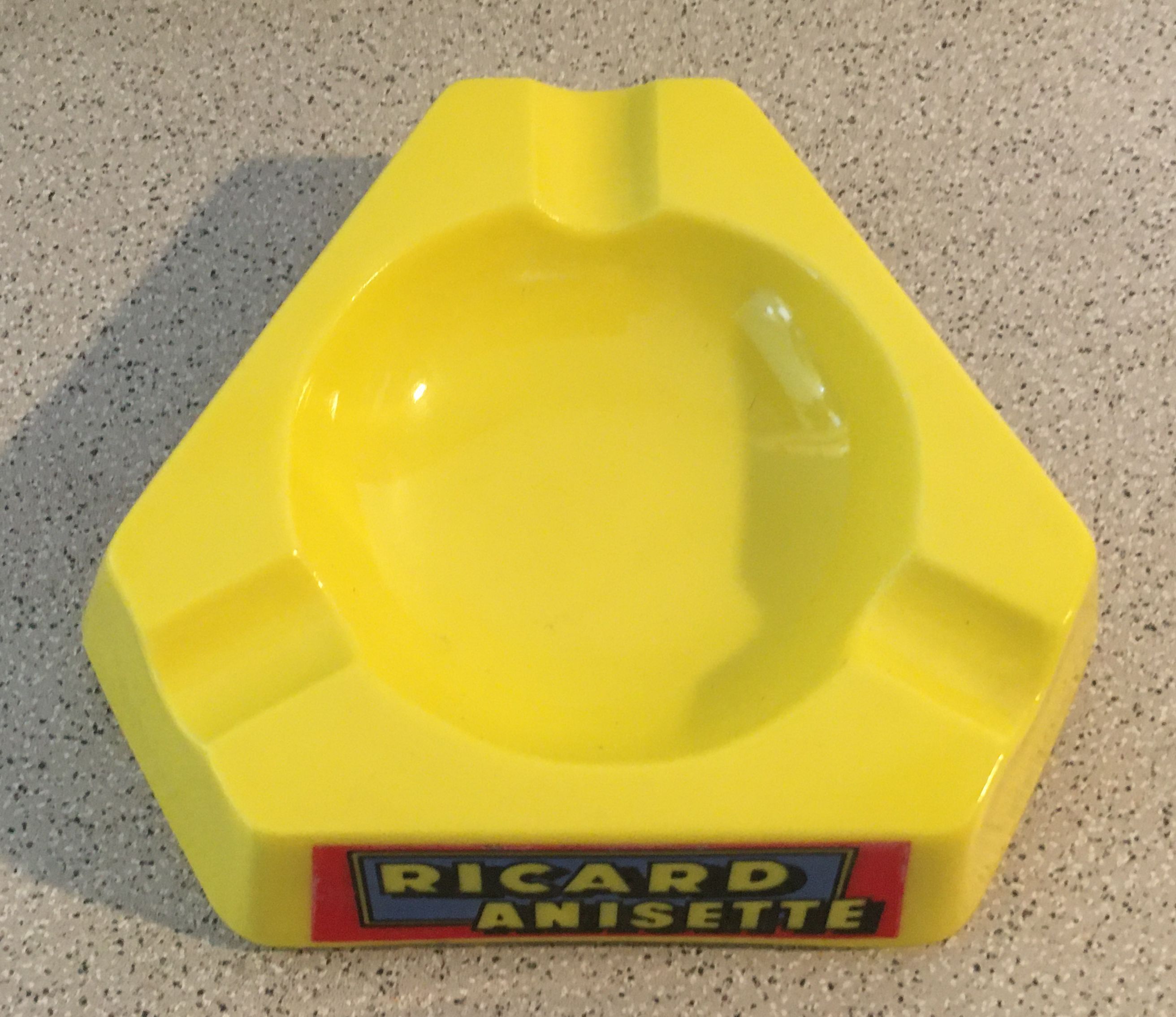 Cendrier Ricard vintage en opalex