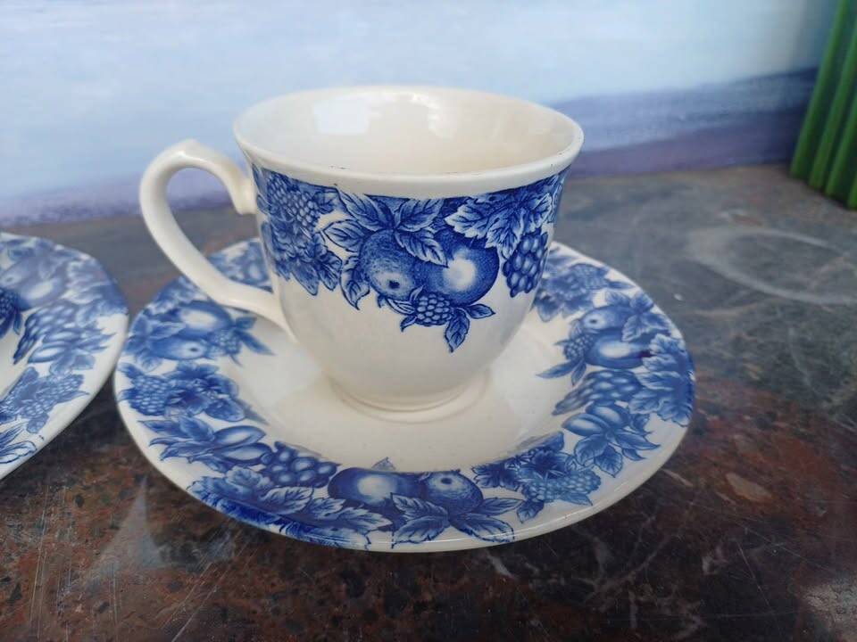 Set of 2 vintage tea or coffee cups