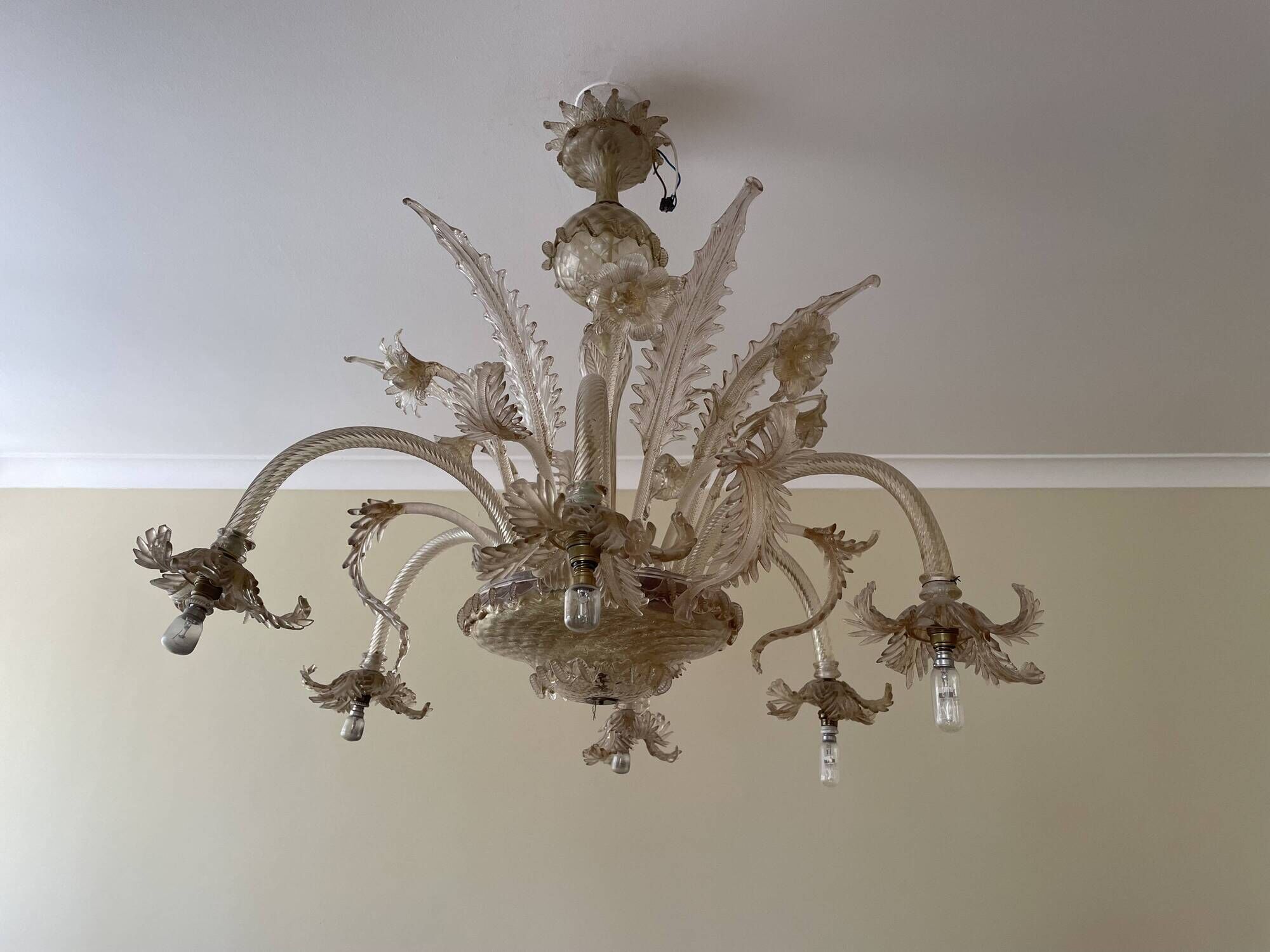 Vintage Venetian chandelier in Murano glass dusted with gold (6 arms)
