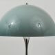 Rare lampe de table Panthella par Verner Panton avec base chromée et abat-jour gris