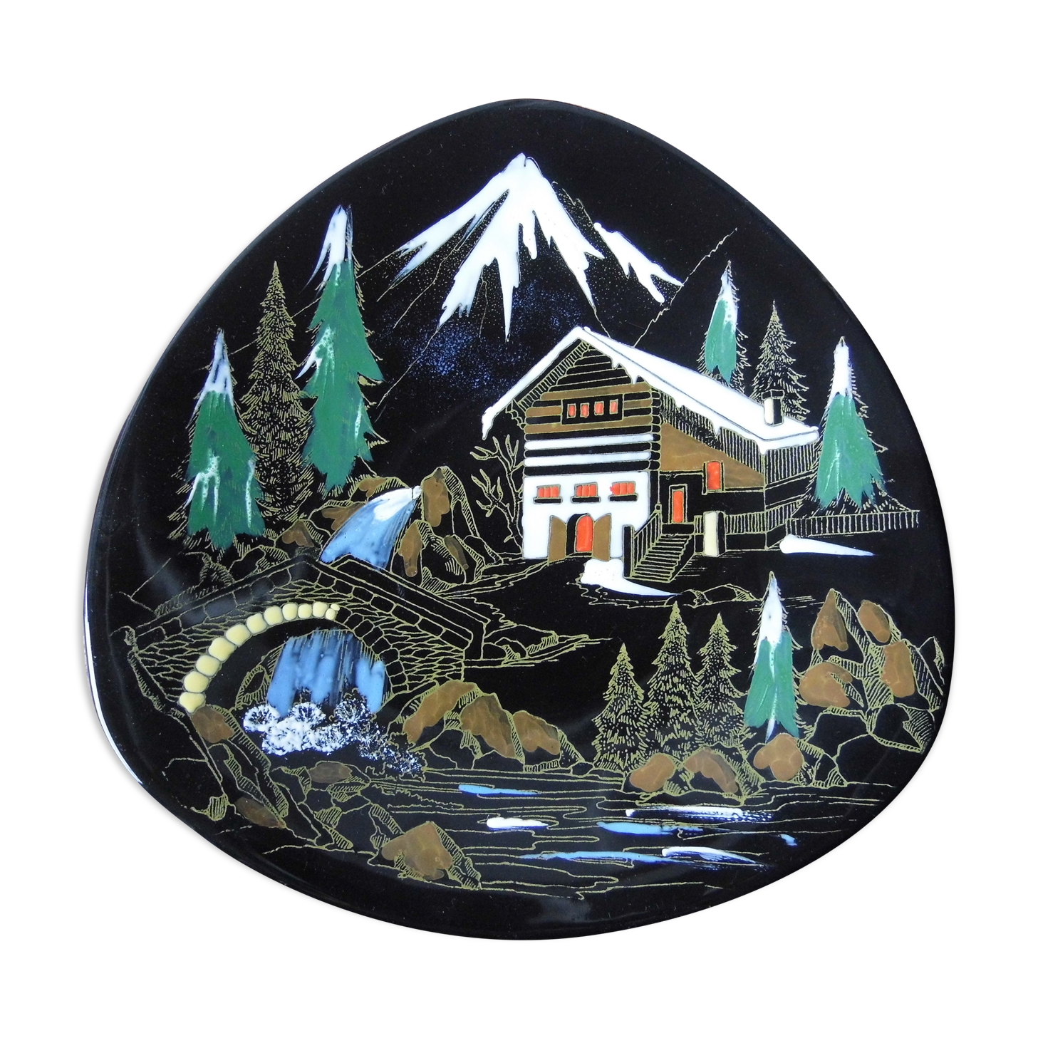 Assiette en faïence émaux de Longwy décor de montagne et chalet, années 60/70 Vintage