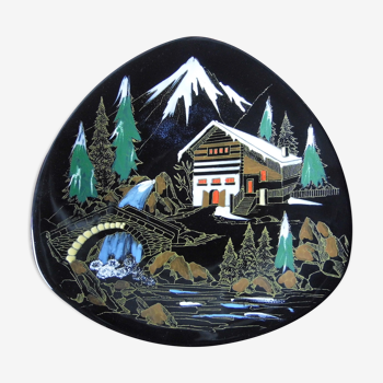 Assiette en faïence émaux de Longwy décor de montagne et chalet, années 60/70 Vintage