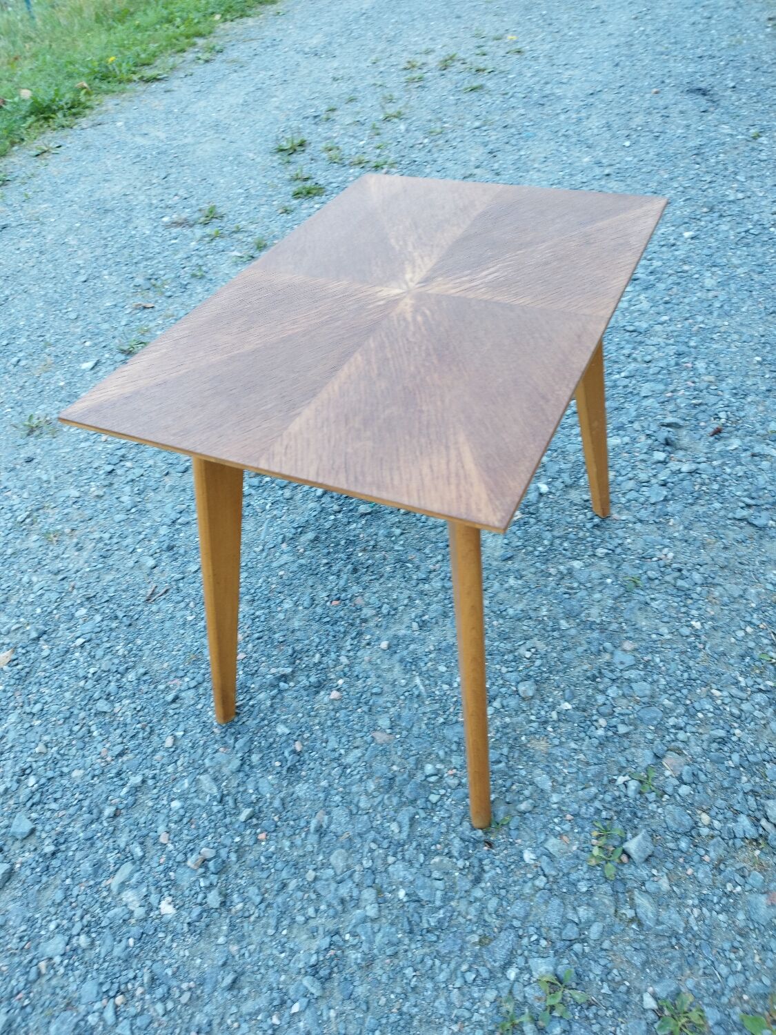 Coffee table from the 50s spindle feet