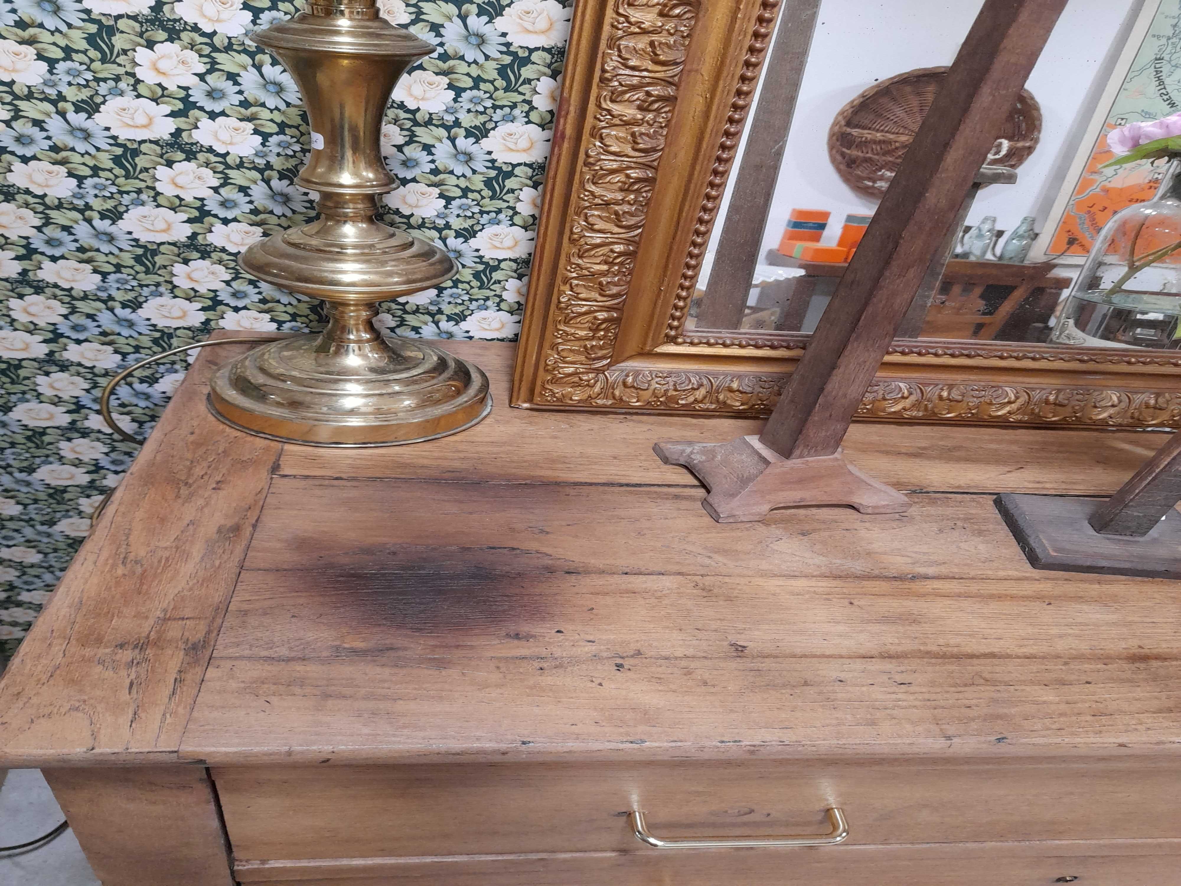 Oak chest of drawers