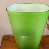 Vase en verre vert acidulé