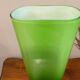 Vase en verre vert acidulé