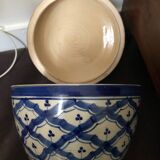 Earthenware pot with lid