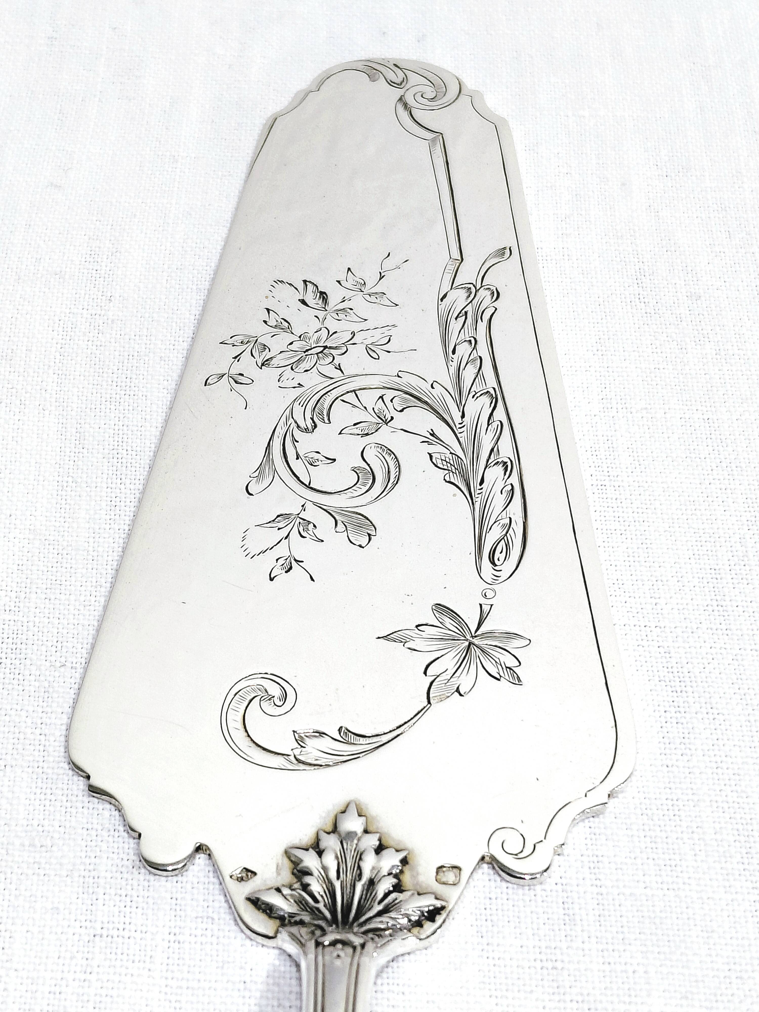Silver pie server