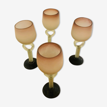 Set of 4 stemmed glasses and 1 carafe in glass paste