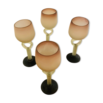 Set of 4 stemmed glasses and 1 carafe in glass paste