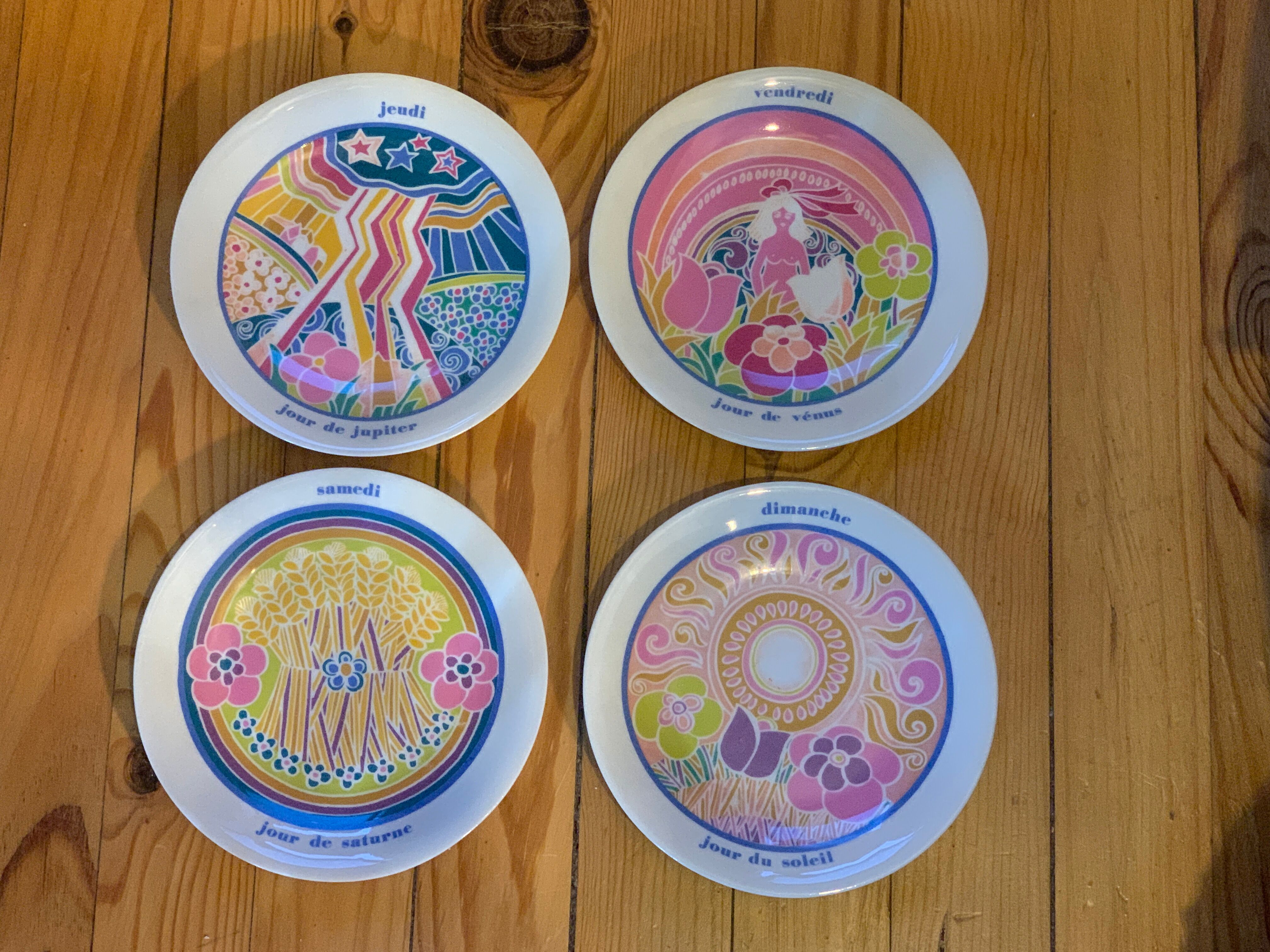 Flat colored porcelain plate, day of the week