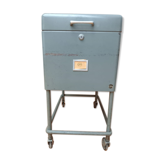 Industrial wheeled binder