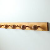 Scandinavian pine wooden ball shaped coat hooks, 1970s.