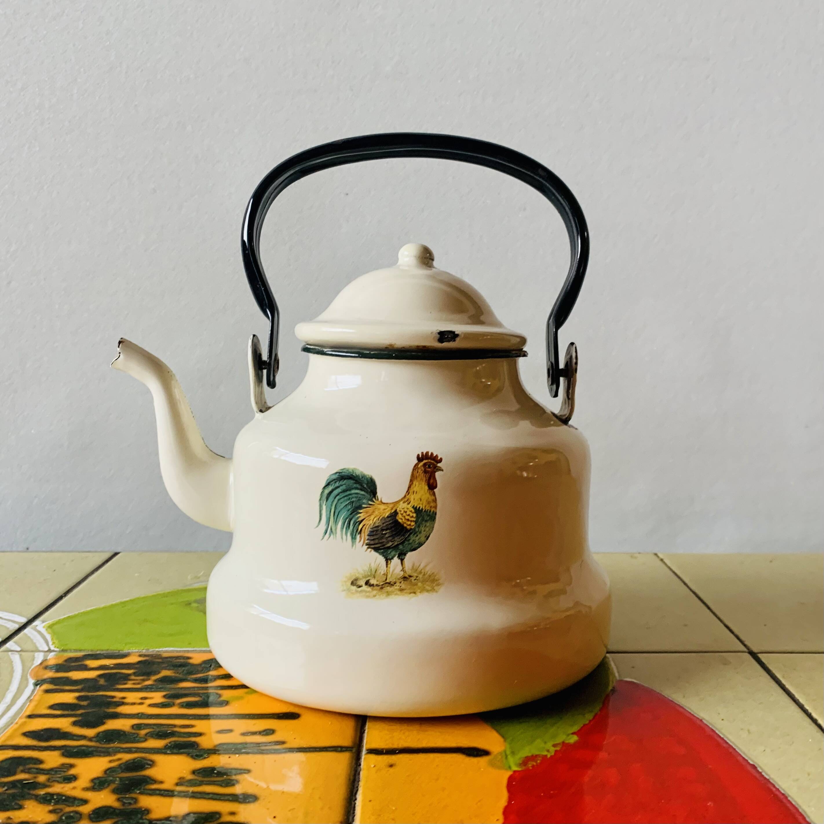 Vintage enameled sheet metal kettle - rooster decor