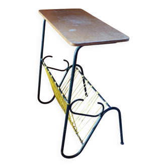 Vintage scoubidou magazine rack