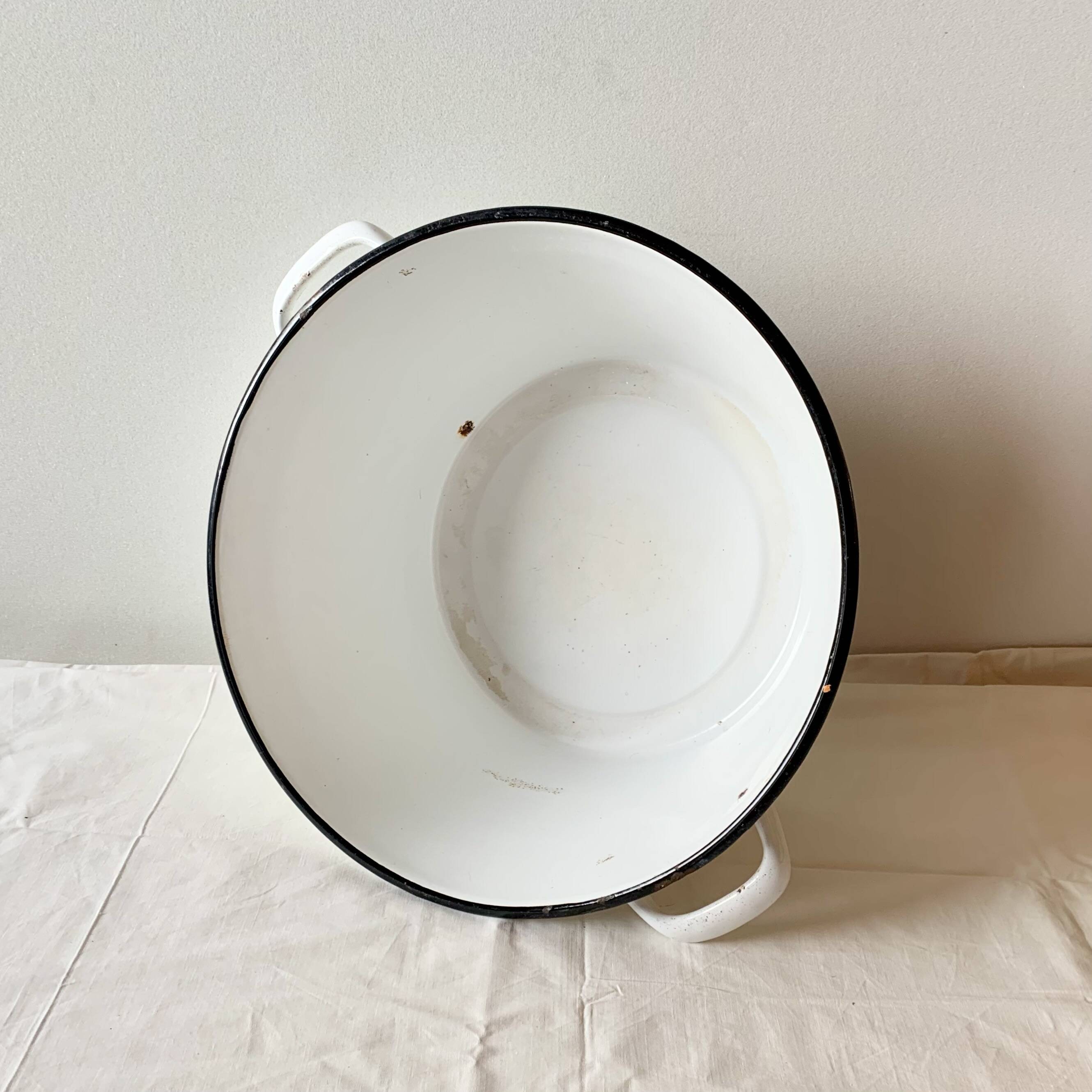 Large vintage basin in white enameled sheet metal