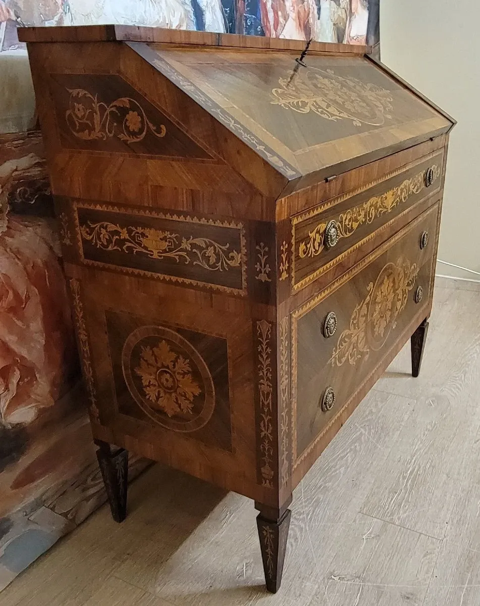 Louis XV style writing desk commode with drop-down front, made of precious wood.