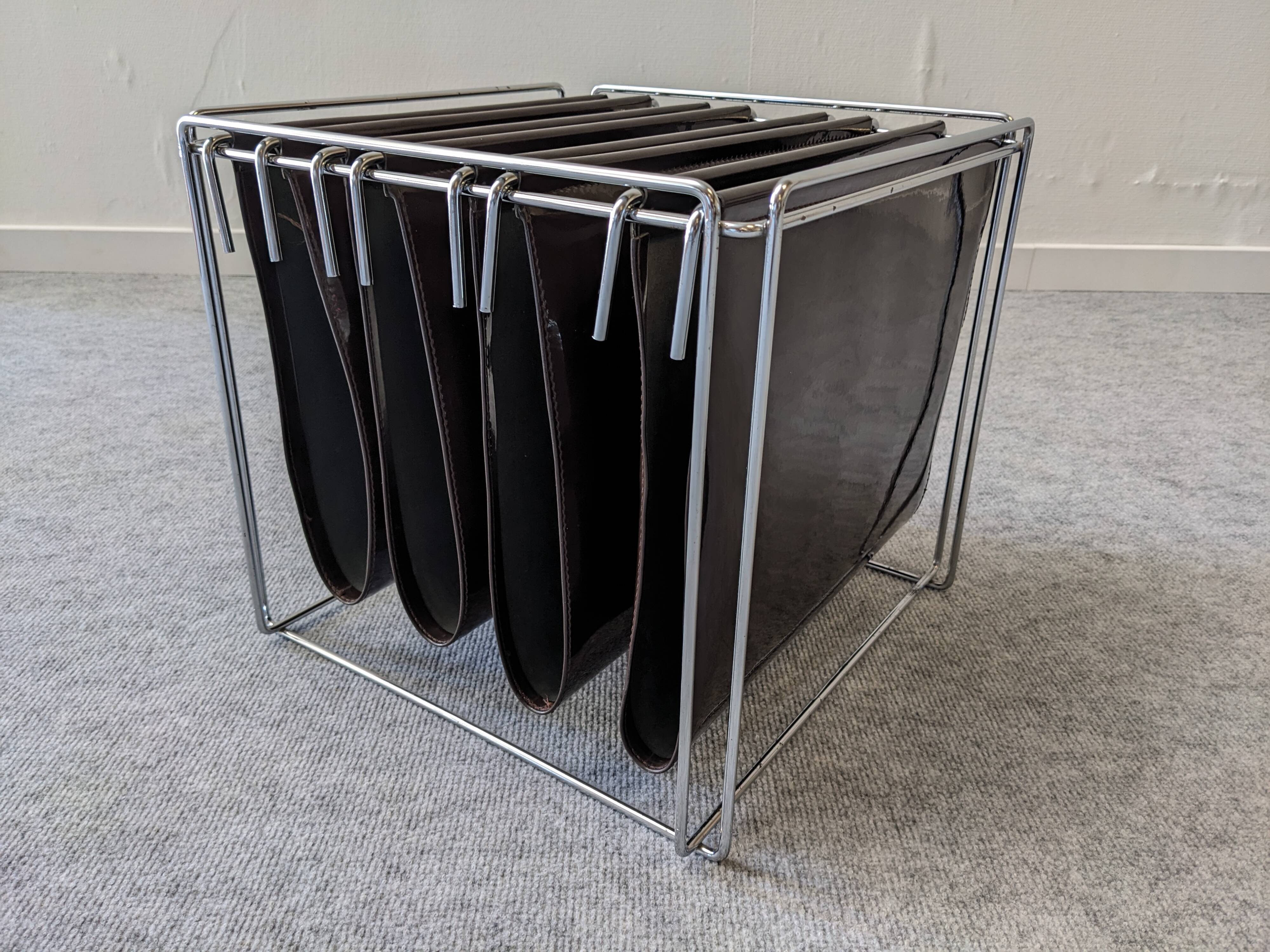 Magazine rack by Gérard Rignault for Group S.A, France around 1970.