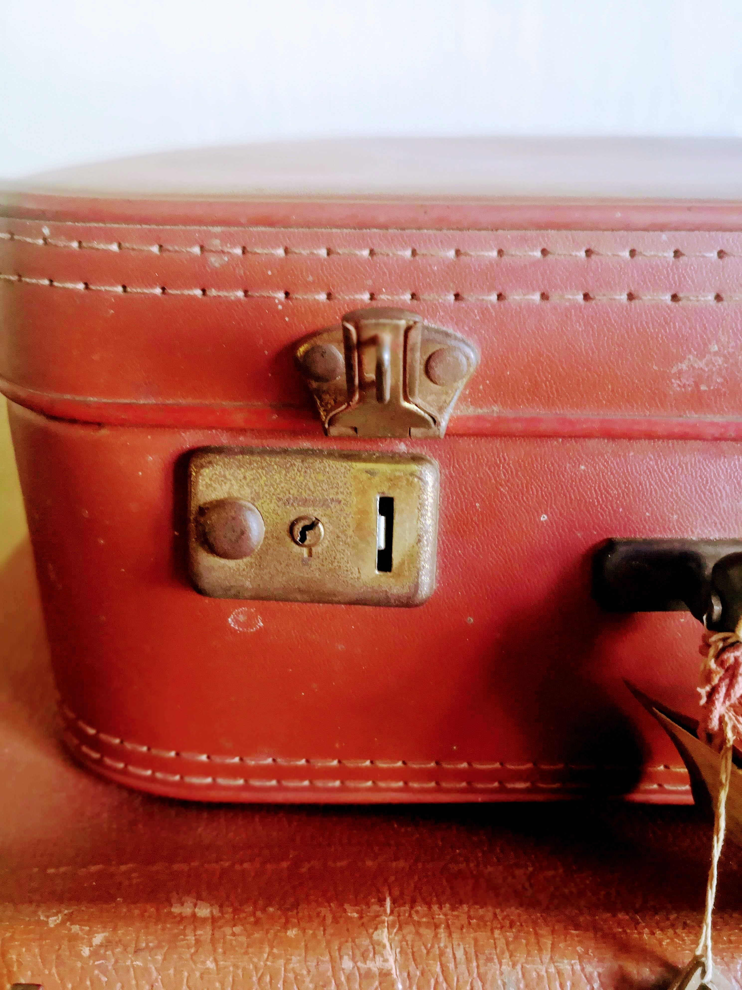 Old suitcase in vulcanized fibre