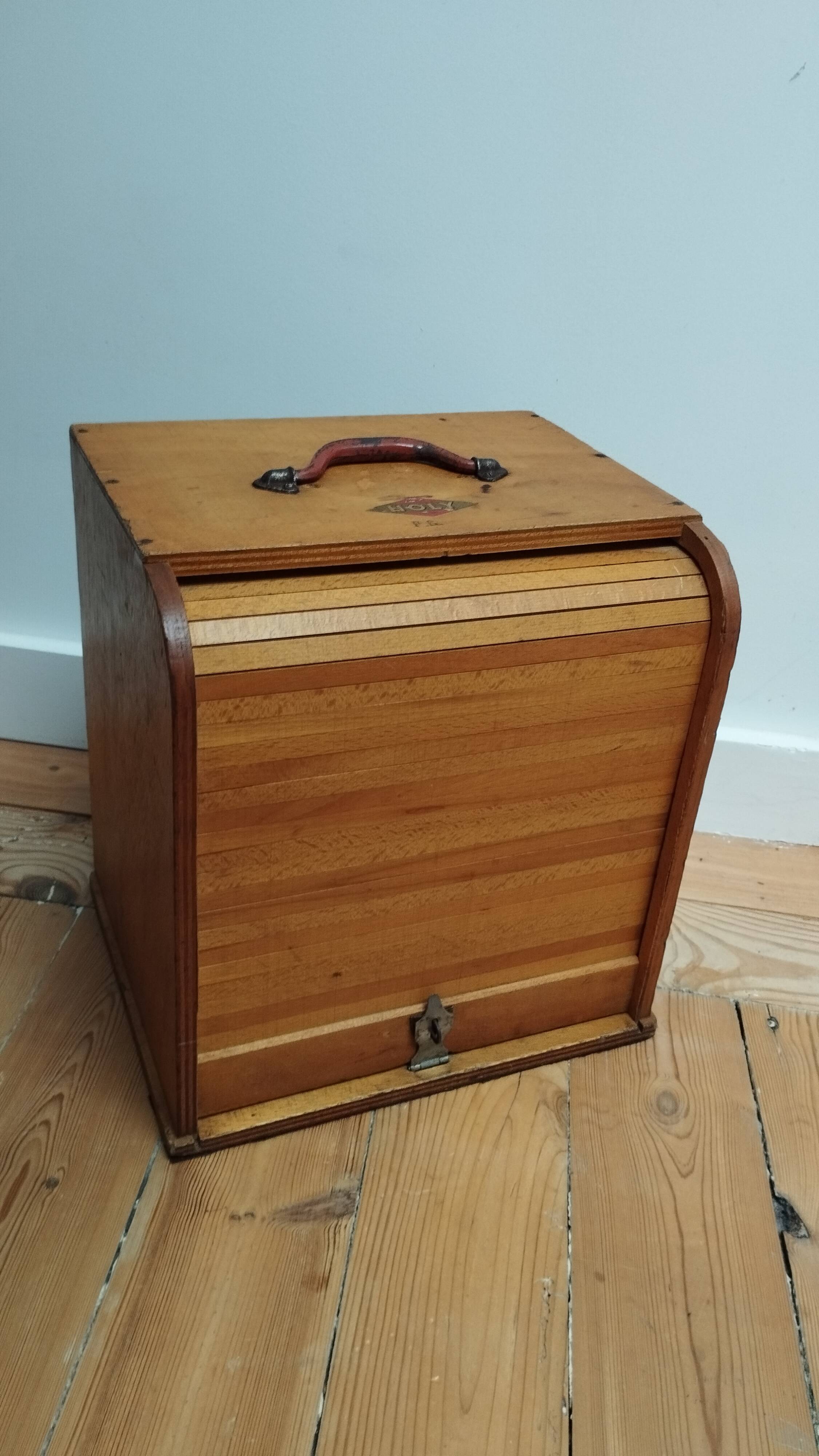 Persian representative case circa 1940-1950 "HOLY France"
