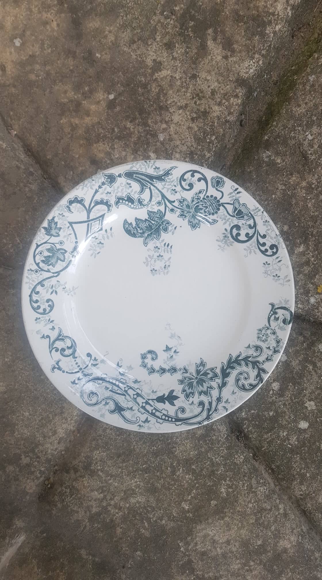 Plate in Iron Earth HB&Cie model Sévigné