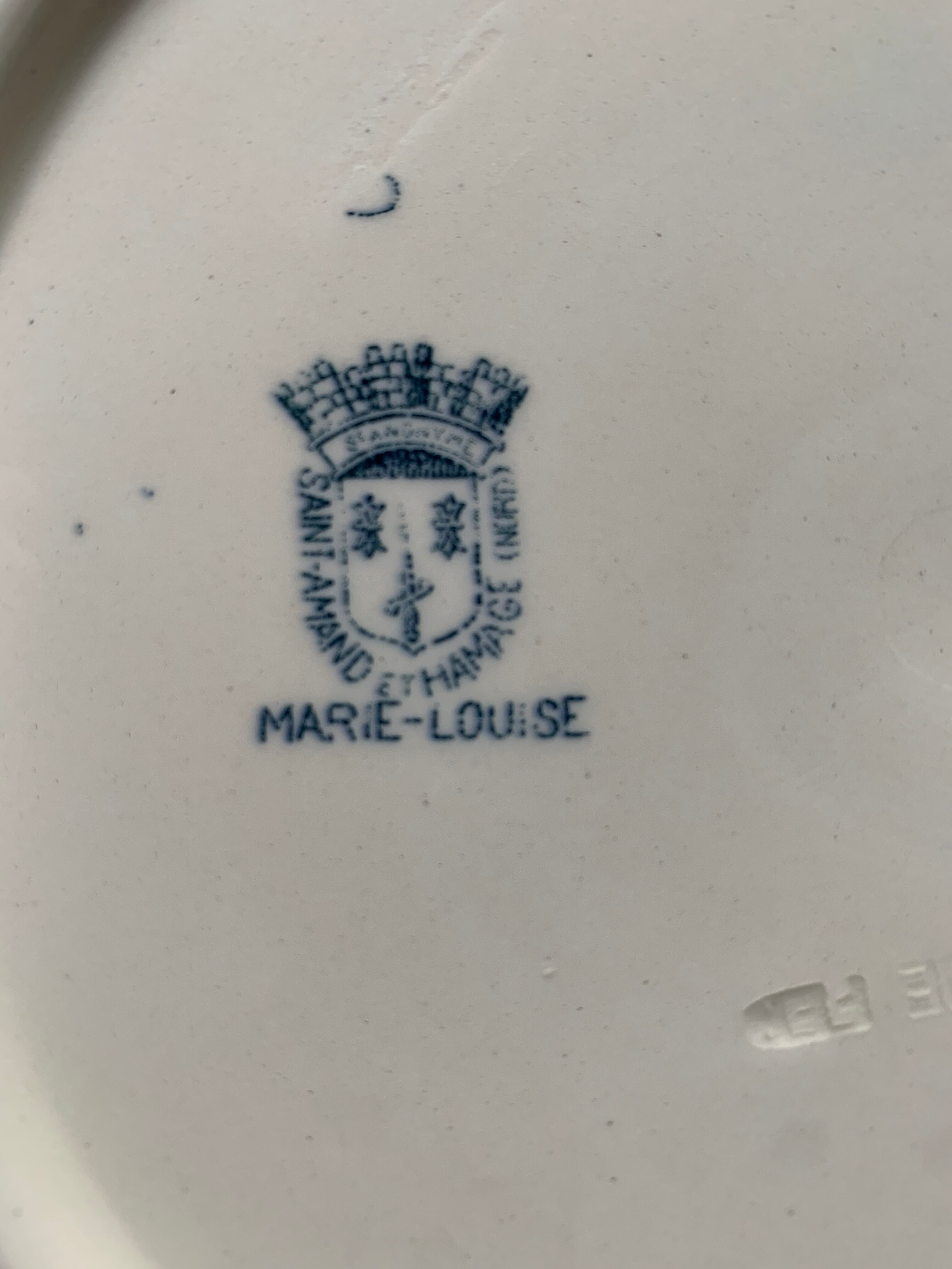 Round dishes in fine earthenware saint amand