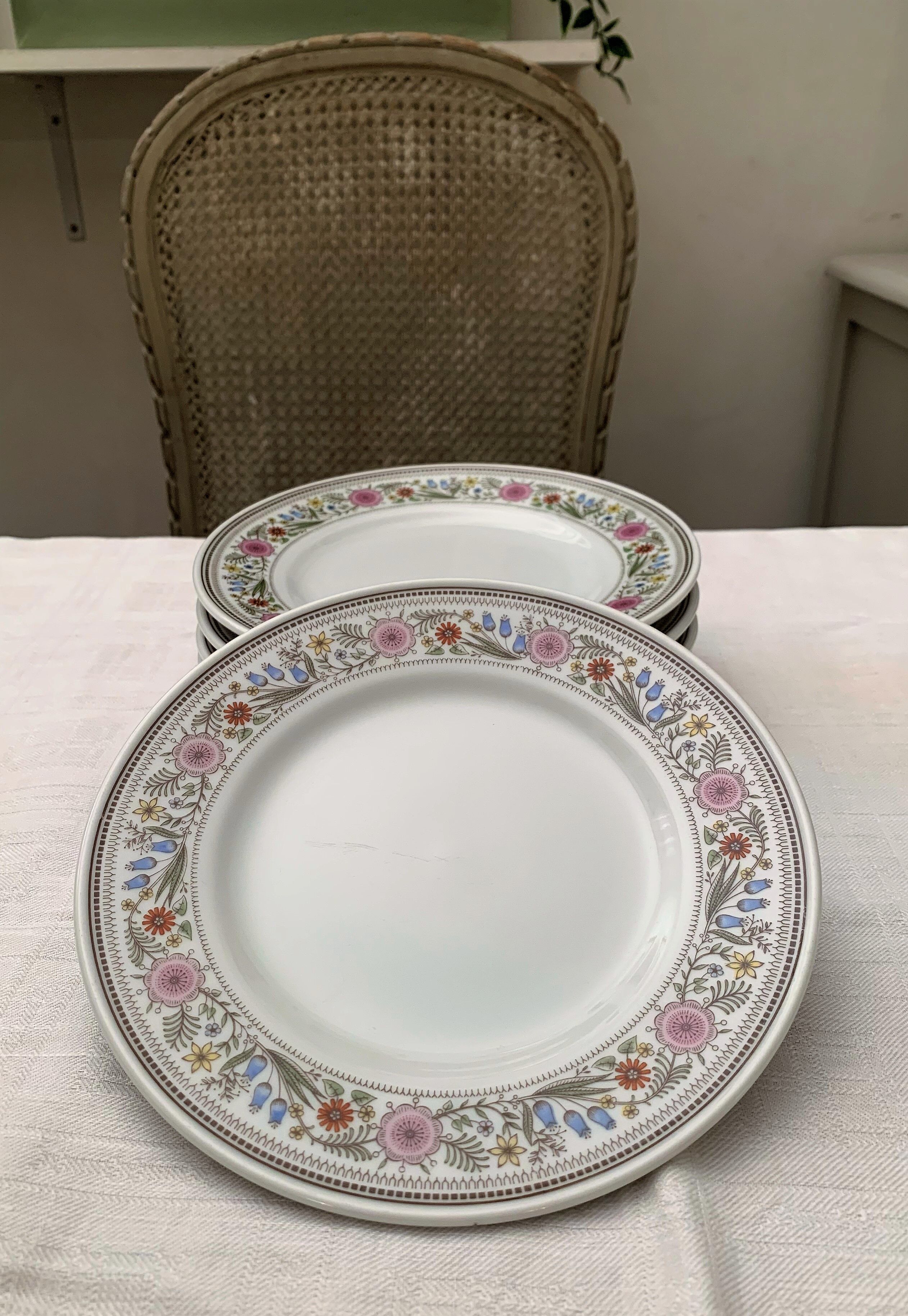 Porcelain dessert plates from the German brand Schonwald
