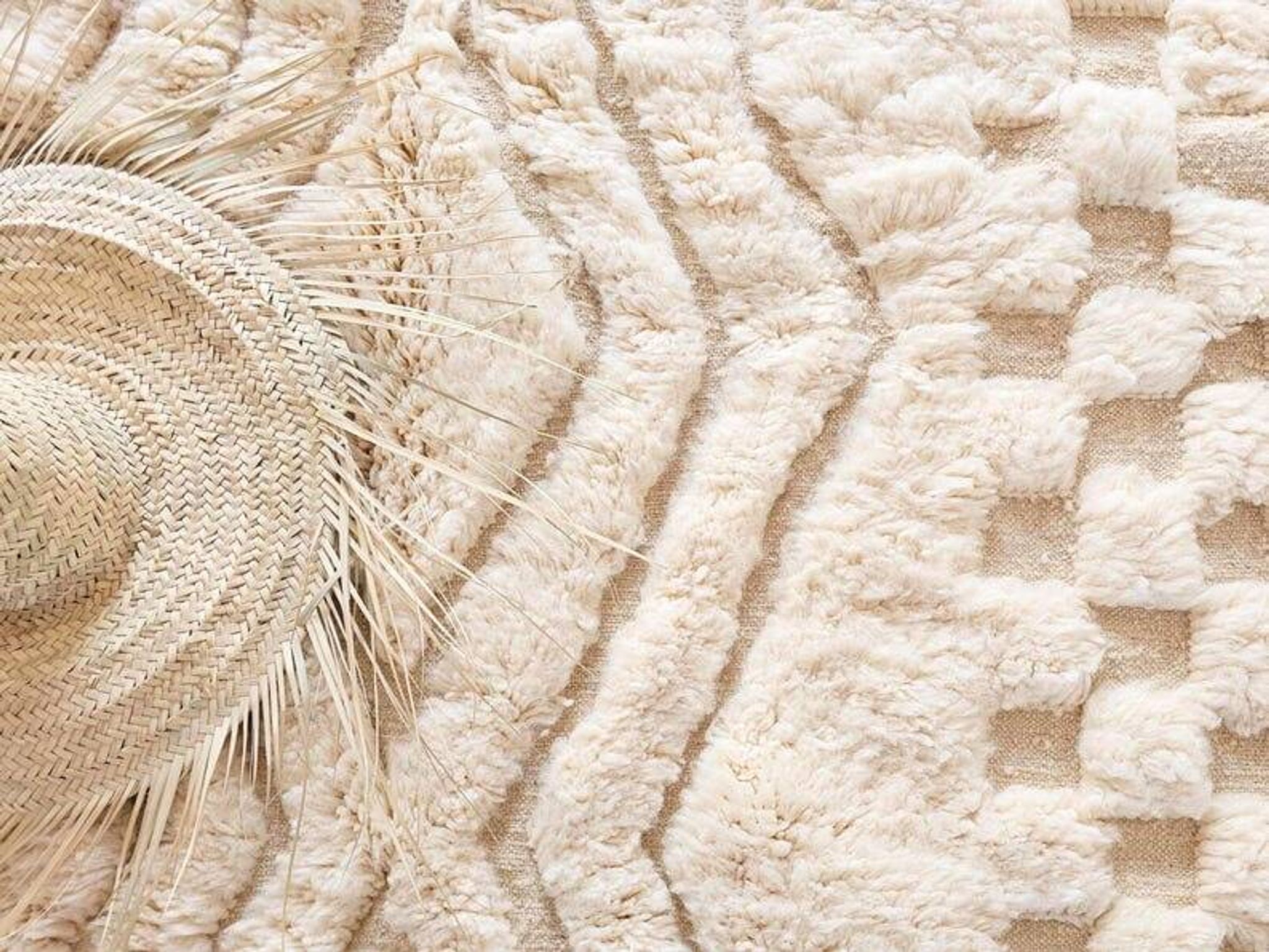 Handmade pure wool traditional white rug size 2/3 m