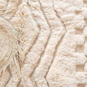 Handmade pure wool traditional white rug size 2/3 m