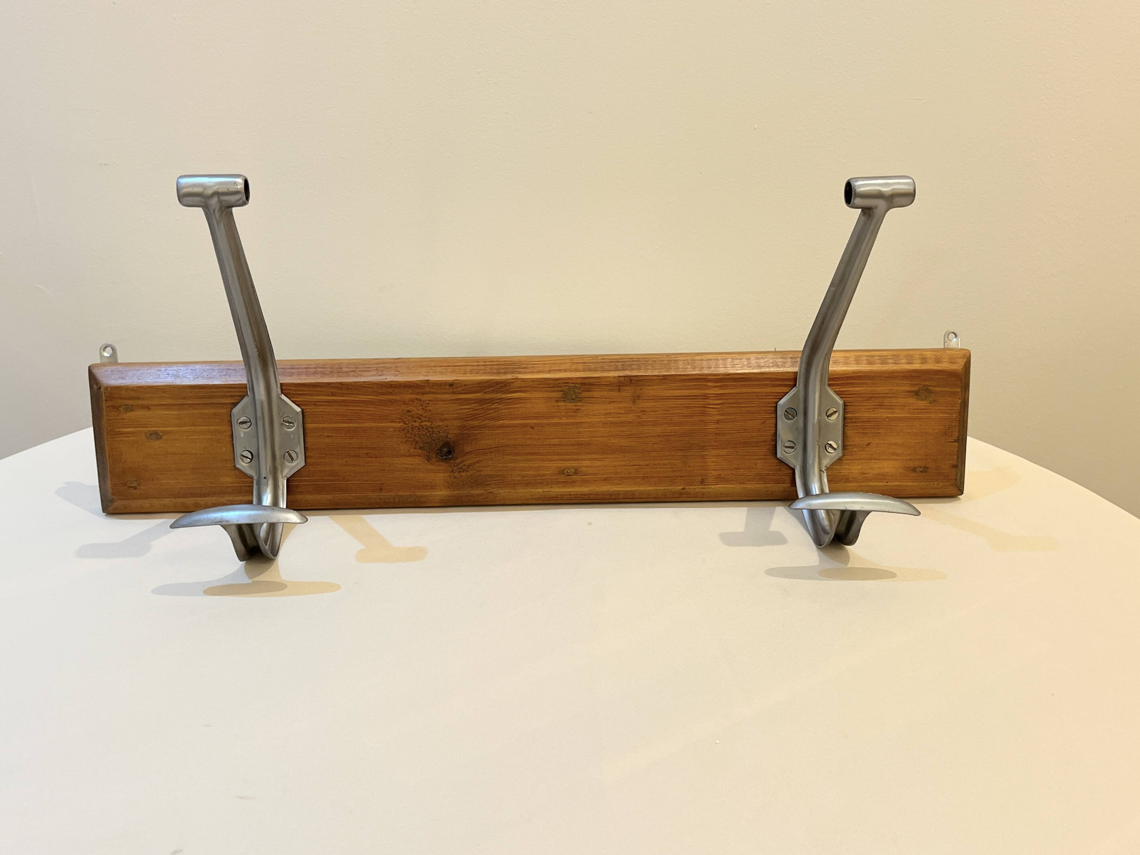 54 cm Ancien porte manteau mural d'école en bois et métal 2 patères double