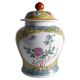 Jar en porcelaine Famille Rose chinoise avec couvercle, décoration florale sur fond jaune