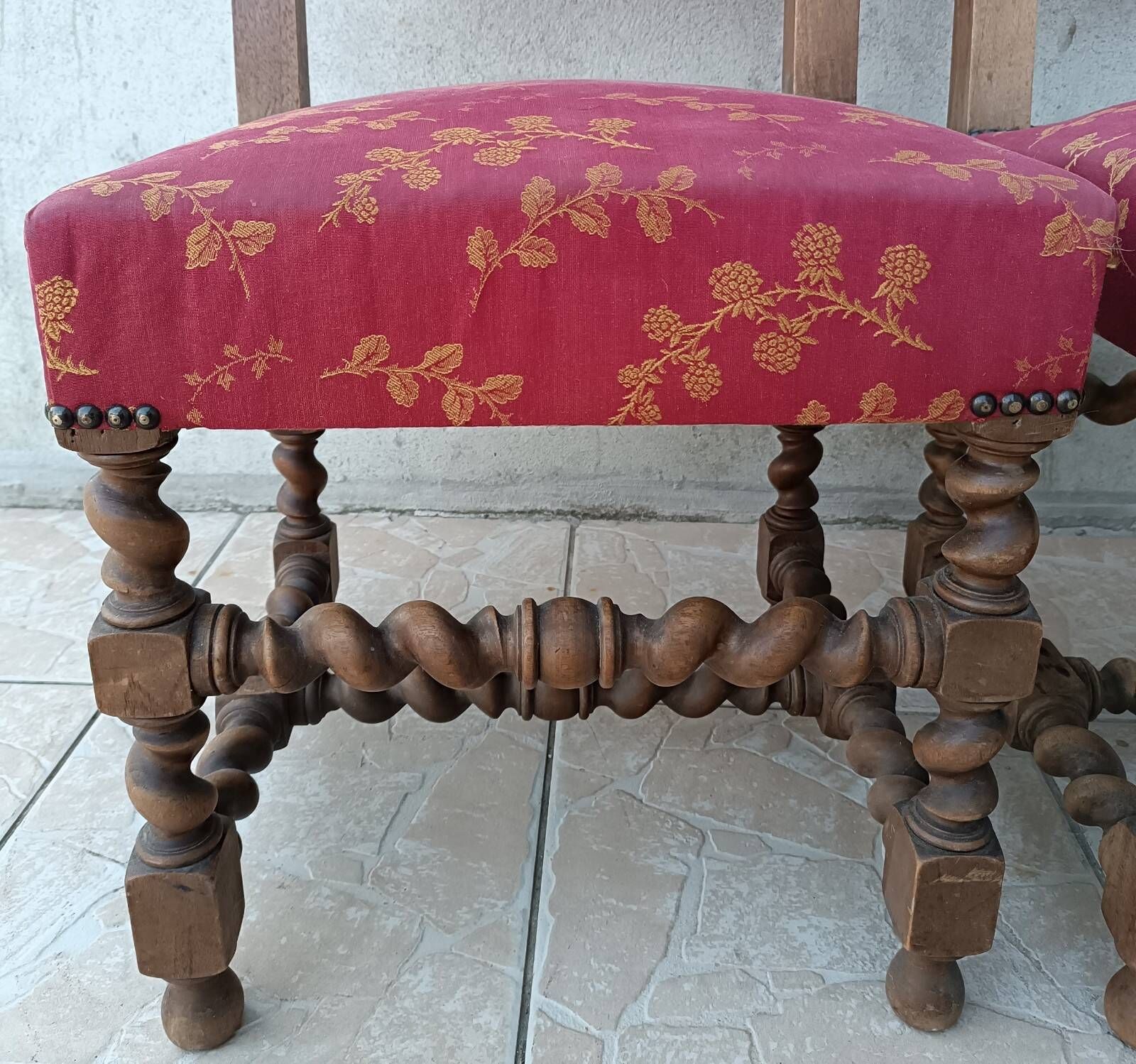 Pair of Louis XIII chairs in walnut, 19th century.