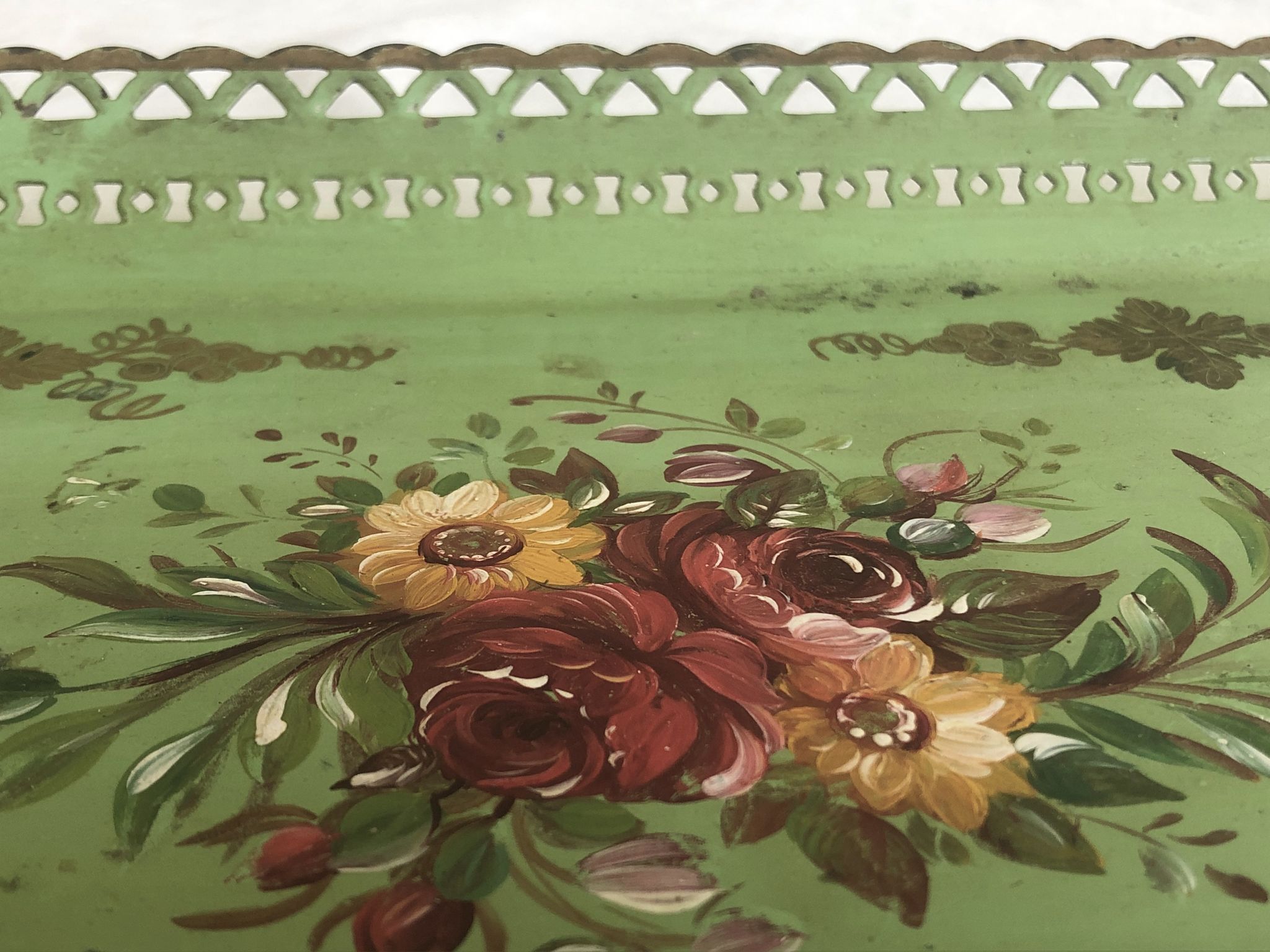 Large Napoleon III tray, painted sheet metal, floral motif