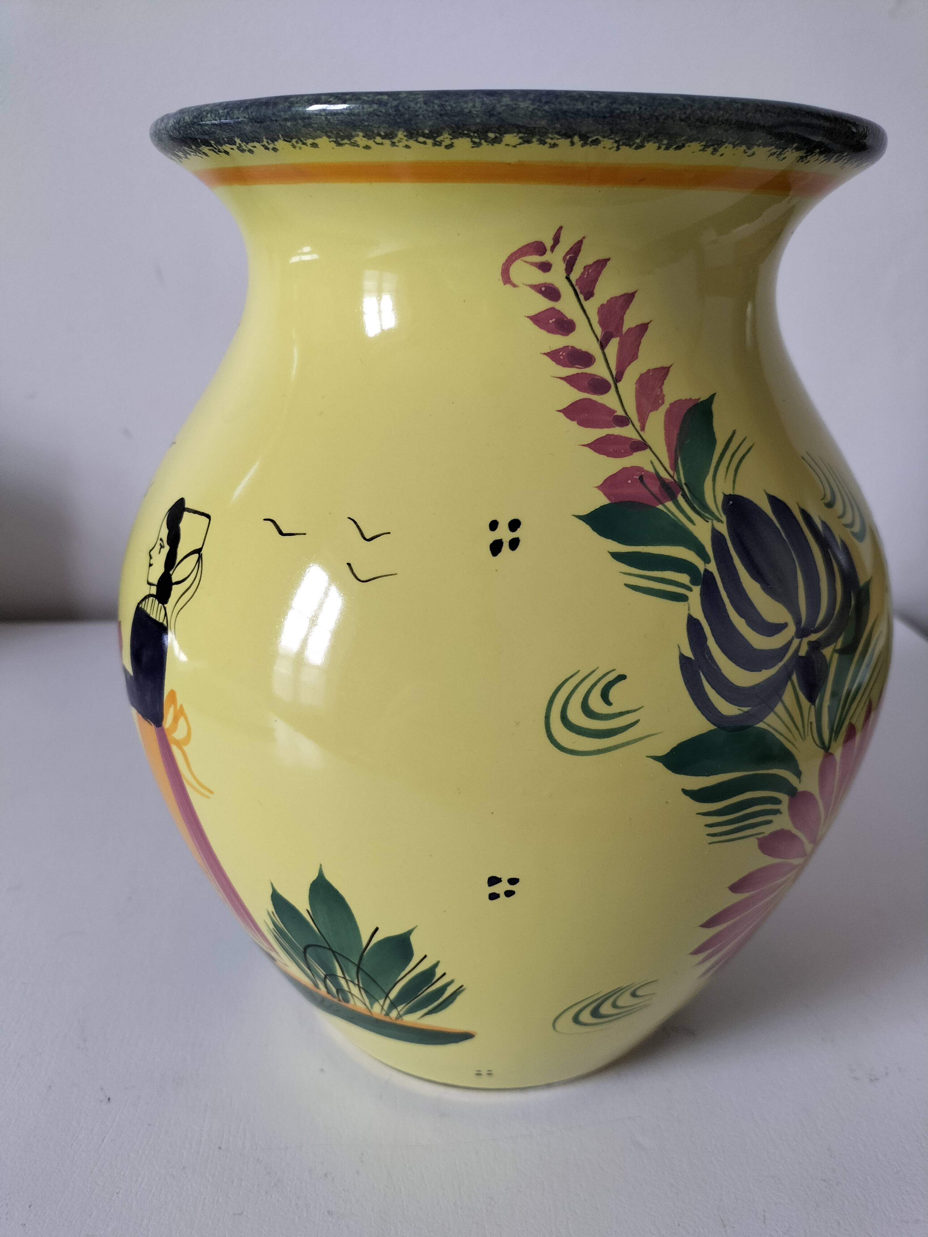 Quimper Henriot Vase – Rare mixed decoration (D.301 + monochrome) on a yellow background