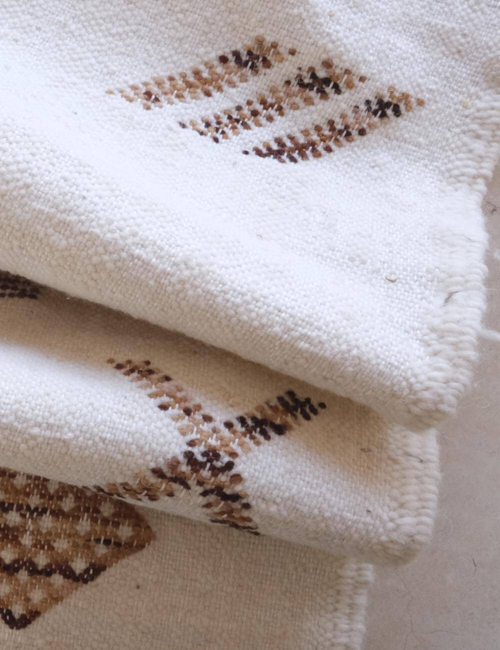 White Kilim Rug with Berber Pattern - 243 x 146 cm