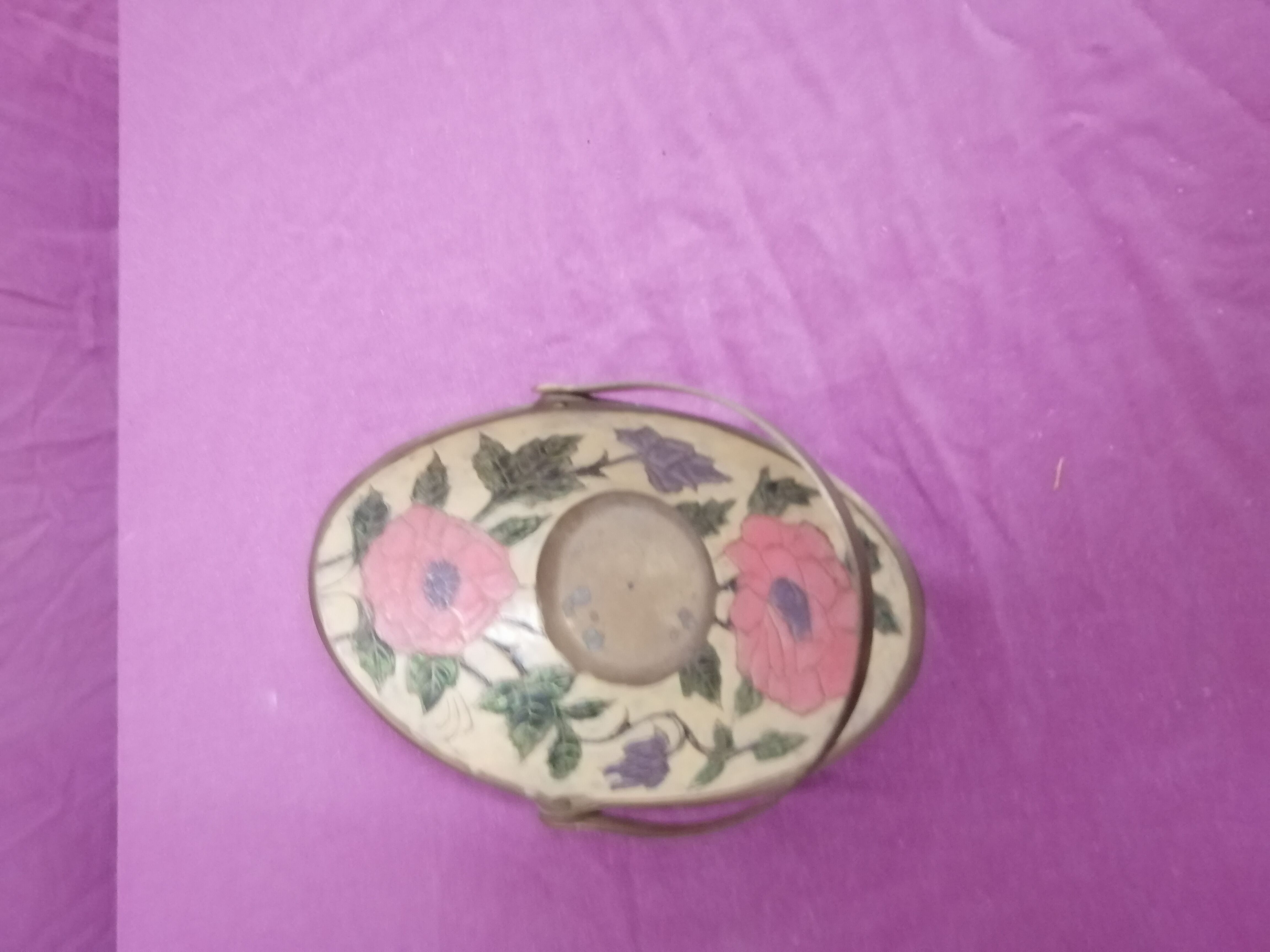 Empty pocket basket in brass and ceramic