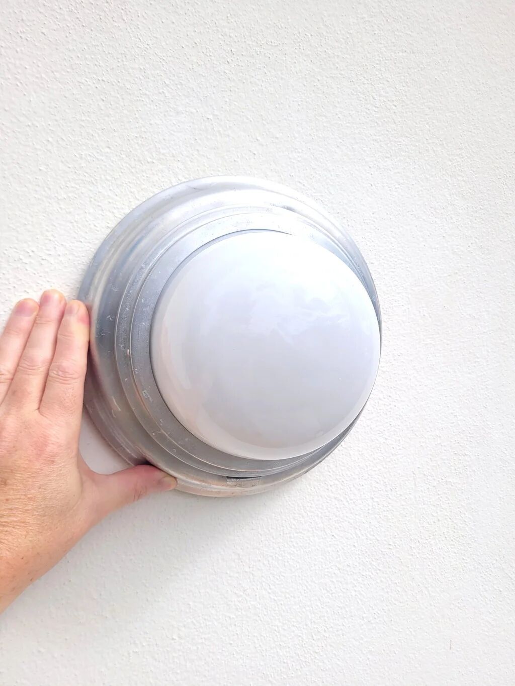 Vintage 1950s wall lamp porthole in aluminium and opal glass.