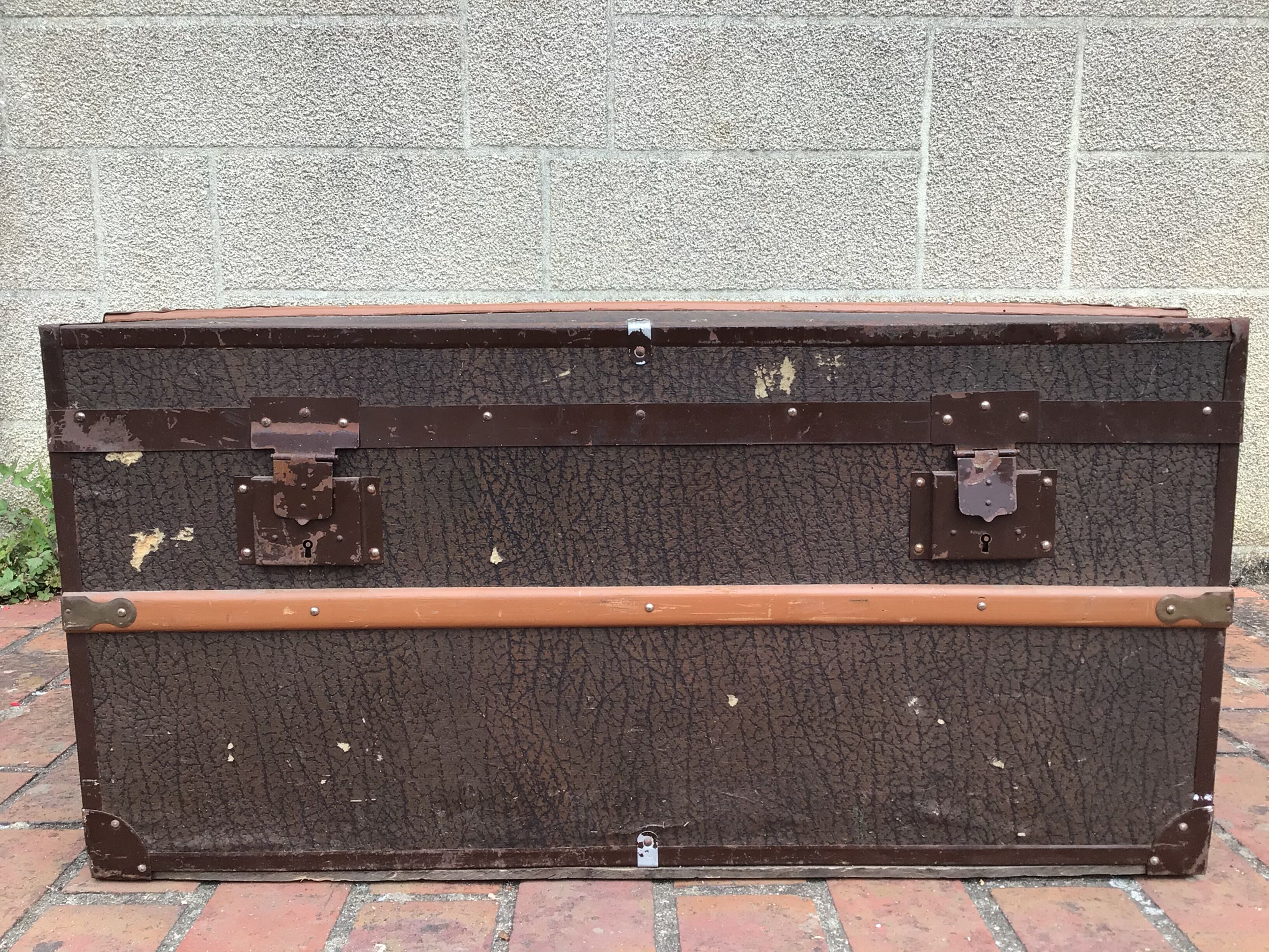 Trunk old wooden chest