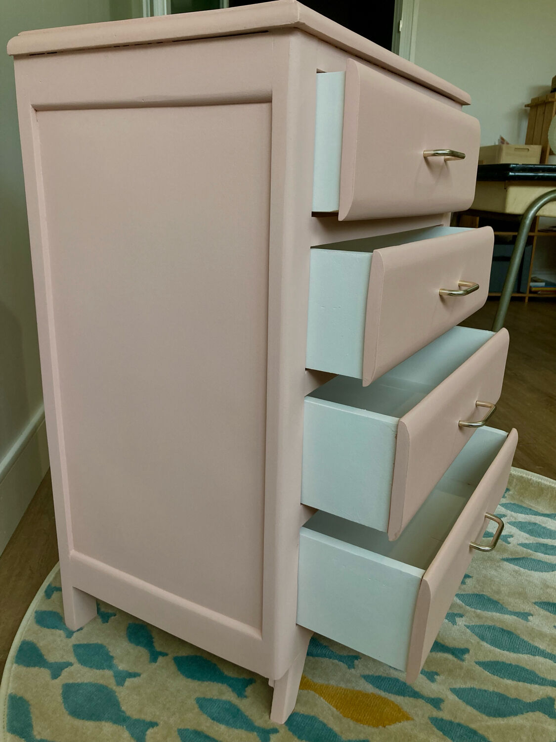 Commode vintage rose