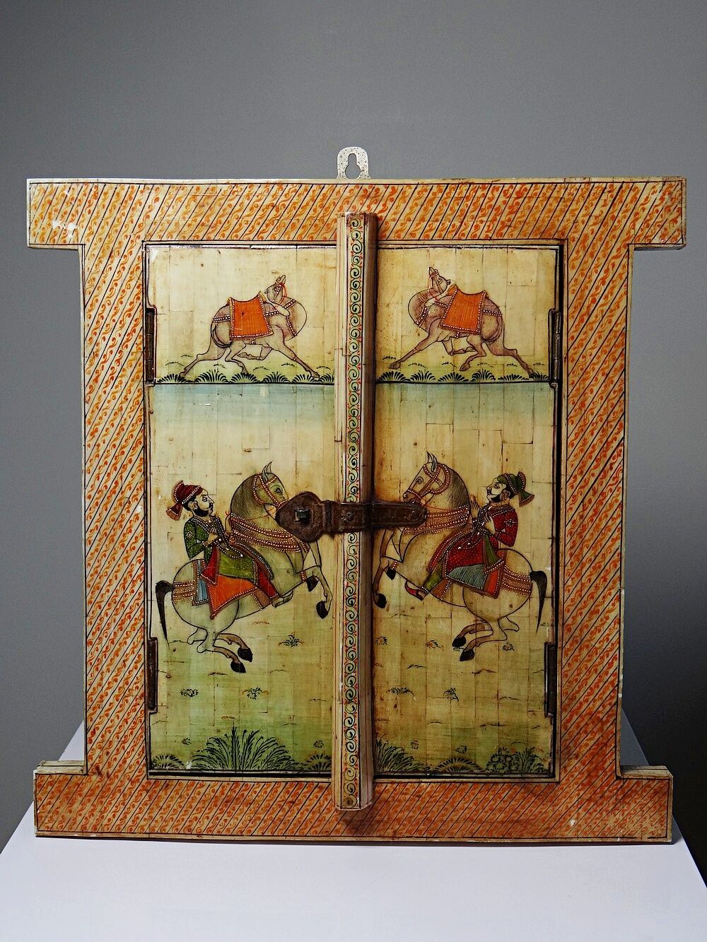 Mirror window Rajasthan in hand-painted bone decor with an ancient horseman from the early 20th century.