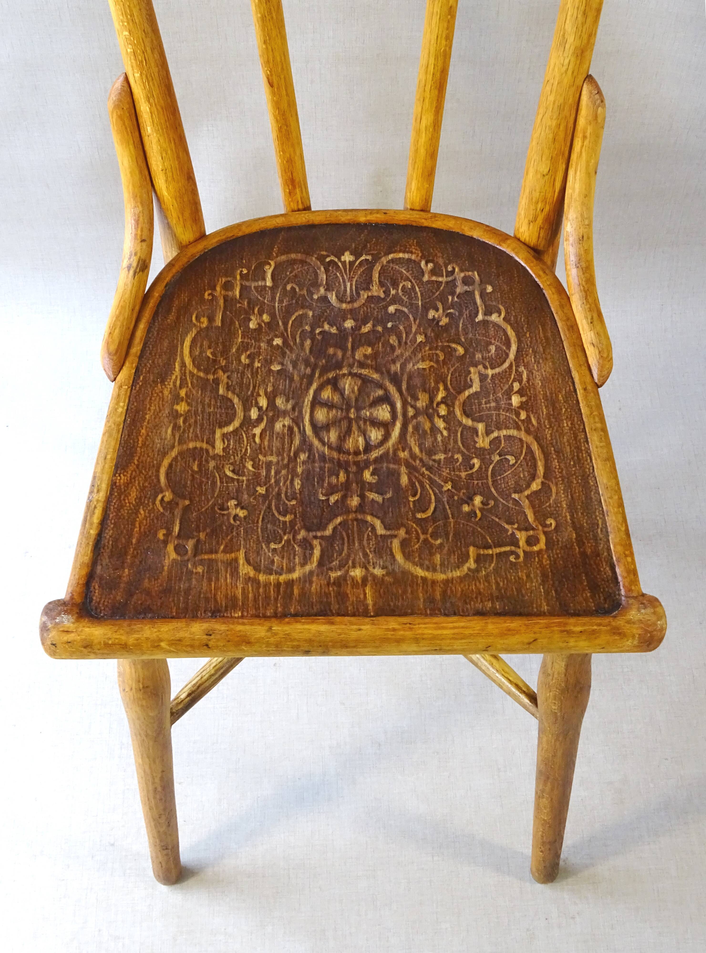 Chaise bistrot Thonet N°115 vers 1900 assise bois thermoformée