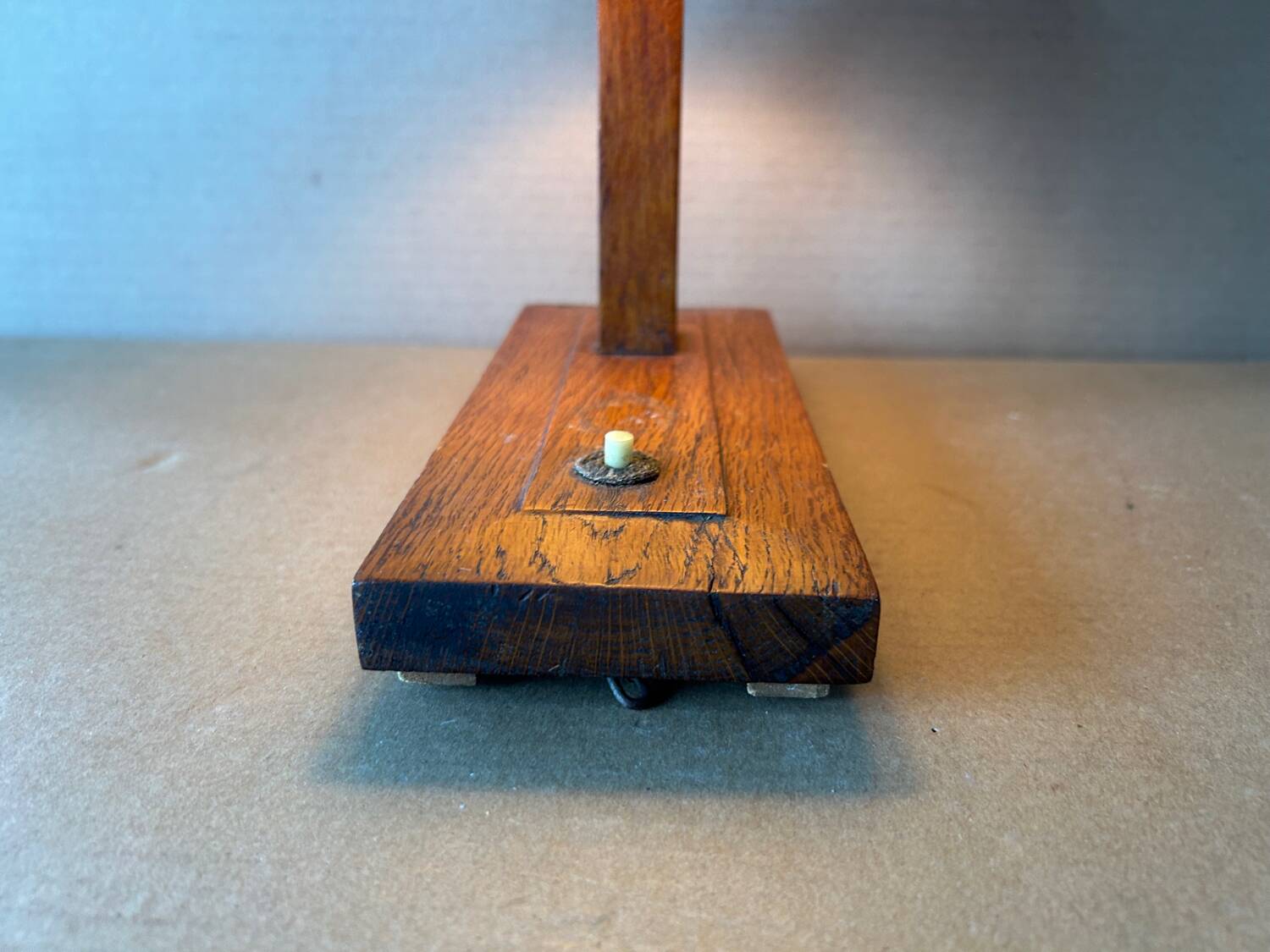 Petite lampe à poser en bois